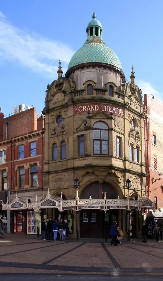 Town Center Willow Apartment - Sleeps Up To 10 - Dogs Welcome - 2 Minutes From Train Station Blackpool