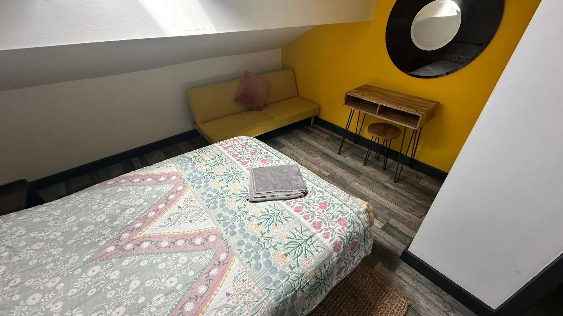 Town Center Willow Apartment - Sleeps Up To 10 - Dogs Welcome - 2 Minutes From Train Station Blackpool 0*,  United Kingdom