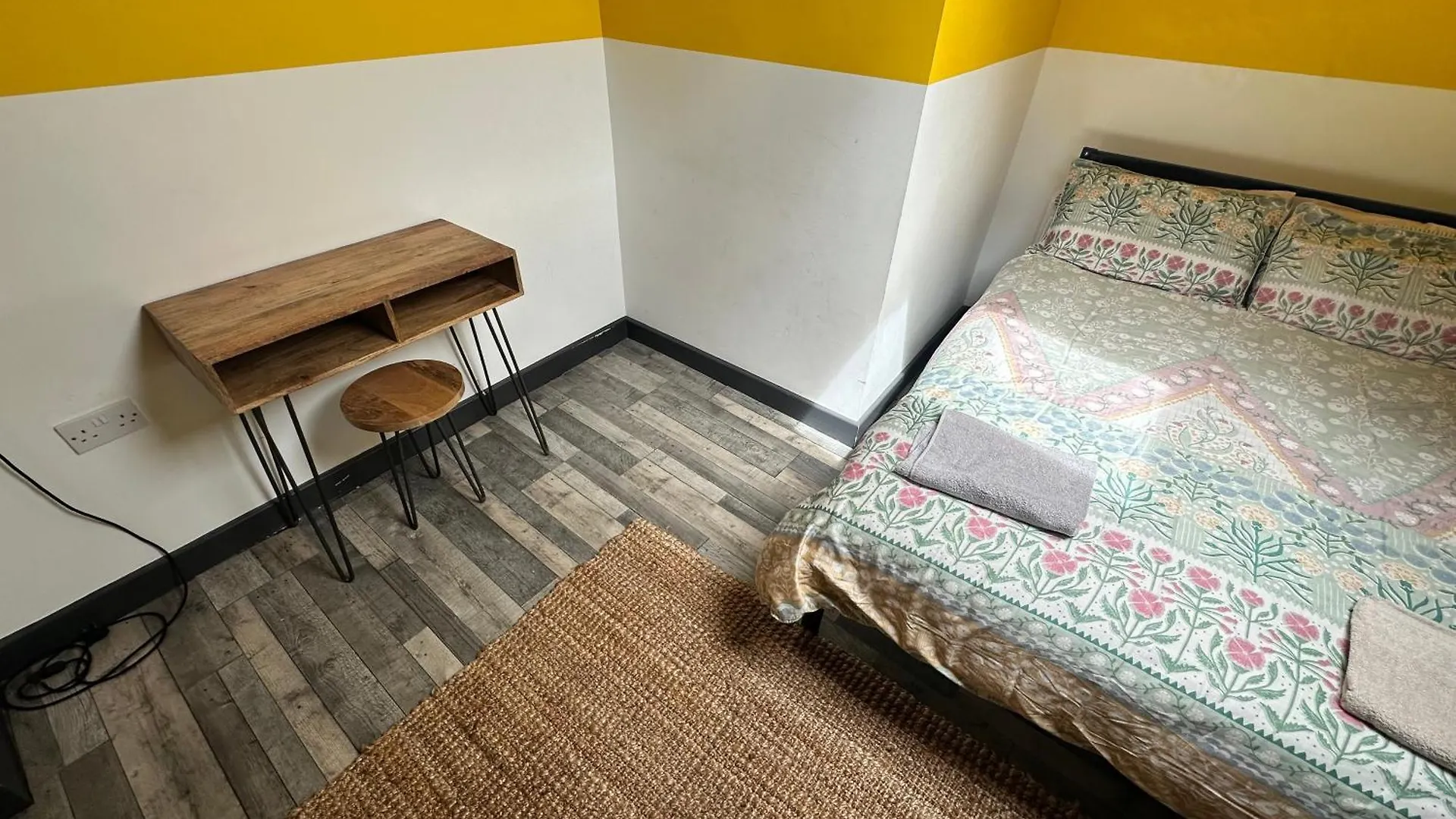 Town Center Willow Apartment - Sleeps Up To 10 - Dogs Welcome - 2 Minutes From Train Station Blackpool
