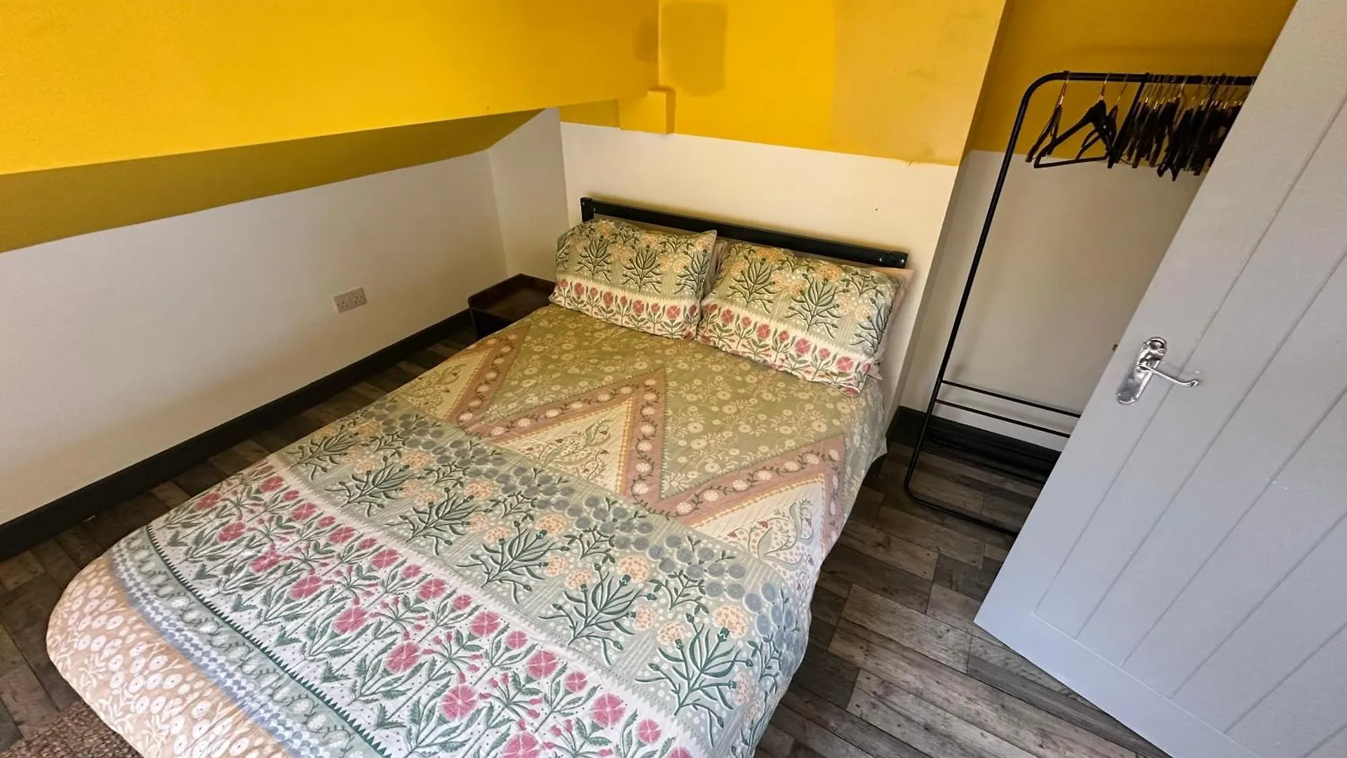 Town Center Willow Apartment - Sleeps Up To 10 - Dogs Welcome - 2 Minutes From Train Station Blackpool United Kingdom